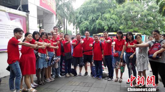 ���꺣��5.8����ѧ�ӲμӸ߿��ҳ��㿼�ơ�����ʽ�С�