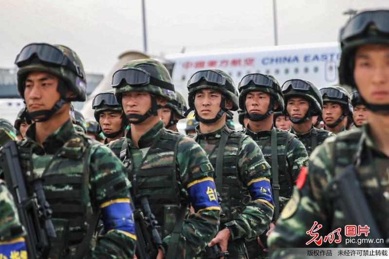 浙江宁波：特战队员开展反劫机训练
