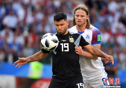 阿奎罗为阿根廷队率先进球。 <a target='_blank' href='http://www.chinanews.com/'>中新社</a>记者 毛建军 摄