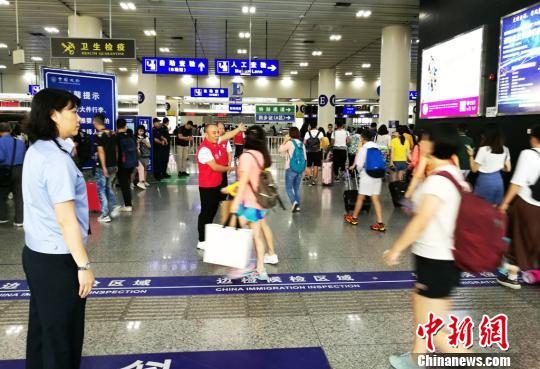 中国公民口岸通关不超30分钟口岸不见“排长龙”(图)