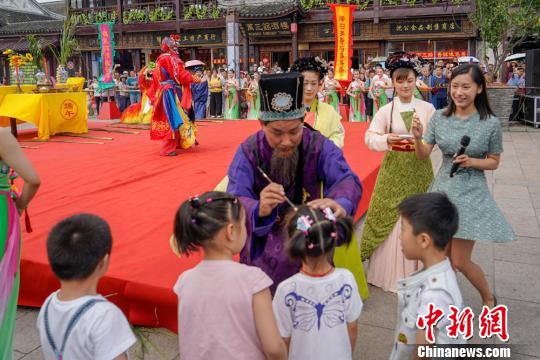 ˮ׻ںͯͷϻ֣а󸣡һ