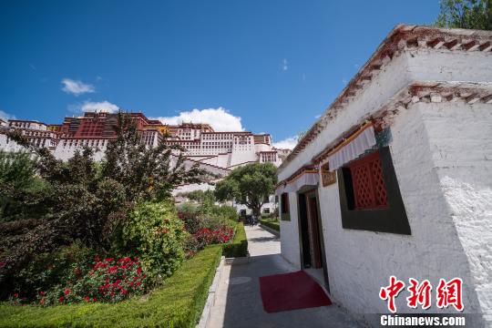 ͼΪλ�ڲ��������������Ŵ��Ĺ��������⾰���������� ��