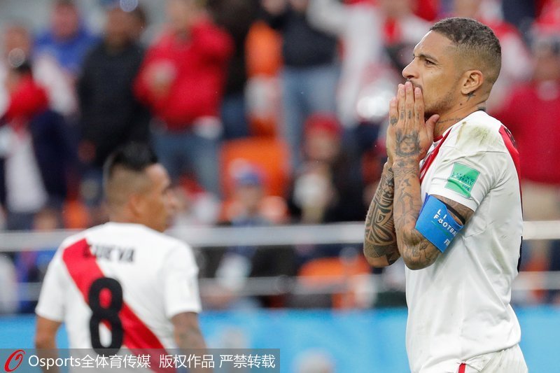 秘鲁球员难掩失落