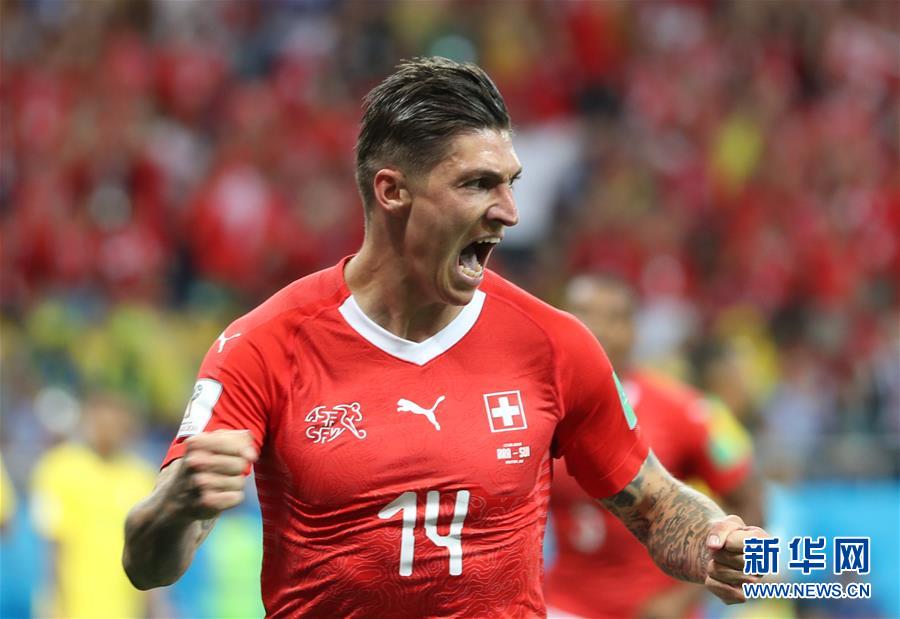 (世界杯)(7)足球——E组:瑞士队祖贝尔攻入一球