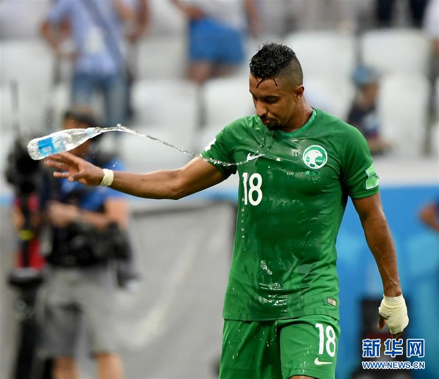 (世界杯)(4)足球——A组:沙特阿拉伯队多萨里进球