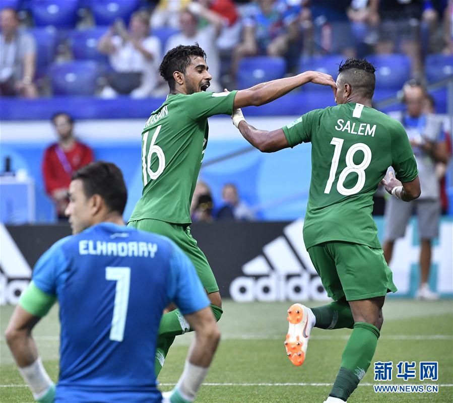 (世界杯)(2)足球——A组:沙特阿拉伯队多萨里进球