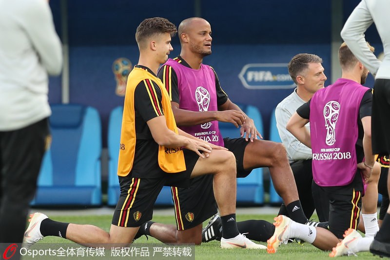 比利时球员登东科尔和文森特·孔帕尼