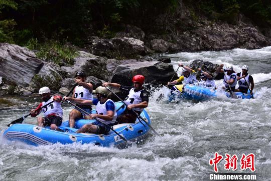 ͼΪ������������Դ��ϼ��ˮ�侺��Ư������������ ��