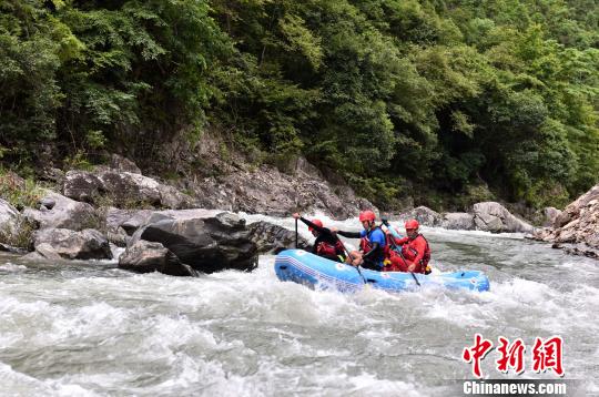 ͼΪ������������Դ��ϼ��ˮ�侺��Ư������������ ��