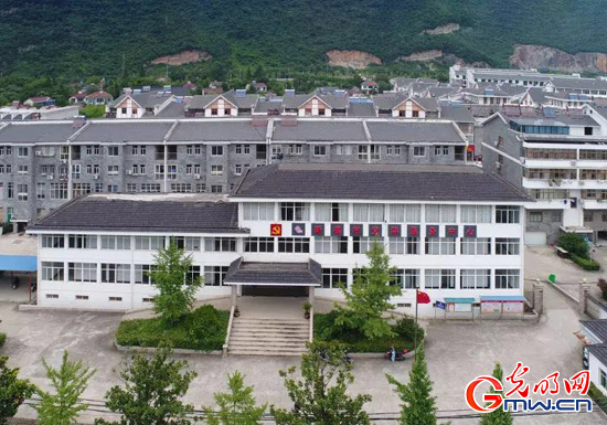 ������������ �촬�߽���ʱ����ƽ���м���ǡ�����λ���������ǵ����κ͵���