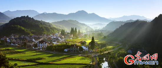 ������������ �촬�߽���ʱ����ƽ���м���ǡ�����λ���������ǵ����κ͵���