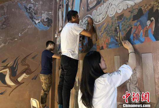 �����ѧ��У԰�����ơ�Ī�߿߷��ﴫ�жػ��Ļ�