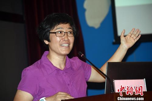 7��2�գ��й�����ֵ��������о����о�Ա���������ҵ������̨̨�������ֳ���磬��Ƹ�й�����ֵ��������о������������죬�й�����ֵ��������о�������ȫ����Ƹ�ڱ��������ֳ���磬����ɸѡ�����������о�������4λ����֪��ר��ѧ�߲μӴ�磬����Ҳ�ǽ����绷�ڵ�ΨһһλŮ��ר�ҡ�<a target='_blank' href='http://www.chinanews.com/'>������</a>���� ���Է� ��