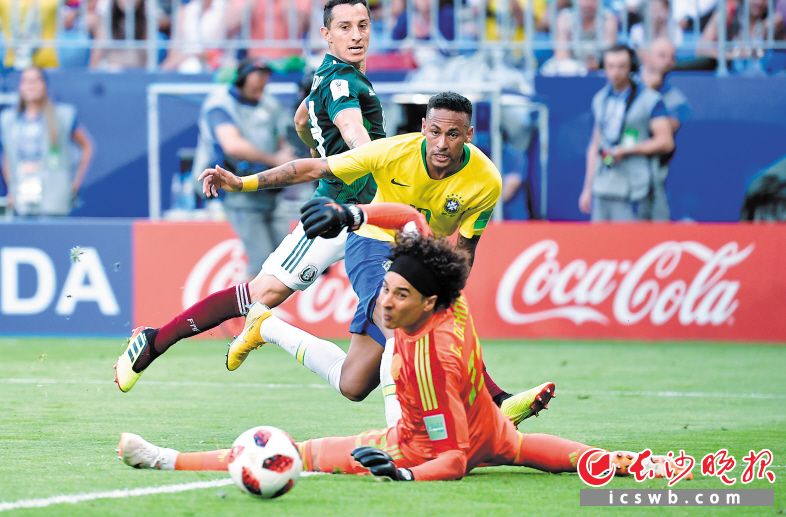 �������������У�ͻ����ī����Ӱ����ǣ��£��ػ������ţ�����4��ǰ���������֮���»��緢