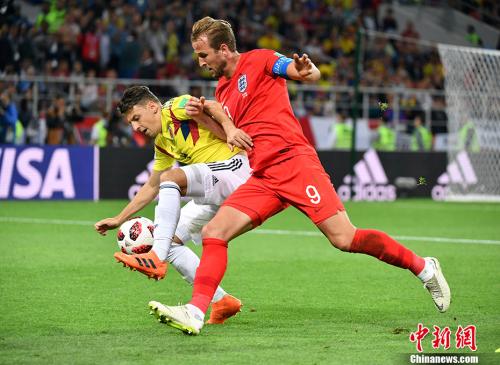 �����Ľ�ѥ�����ˣ� <a target='_blank' href='http://www.chinanews.com/'>������</a>���� ë���� ��