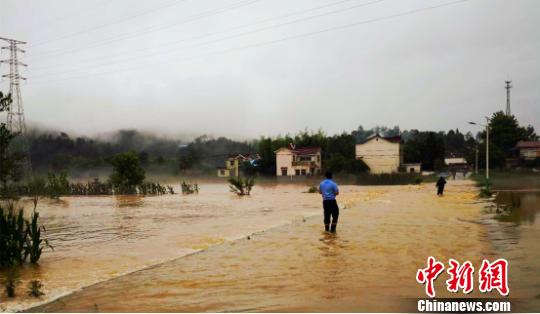 安徽全力开展抗洪救灾工作一村干部救援途中遇难