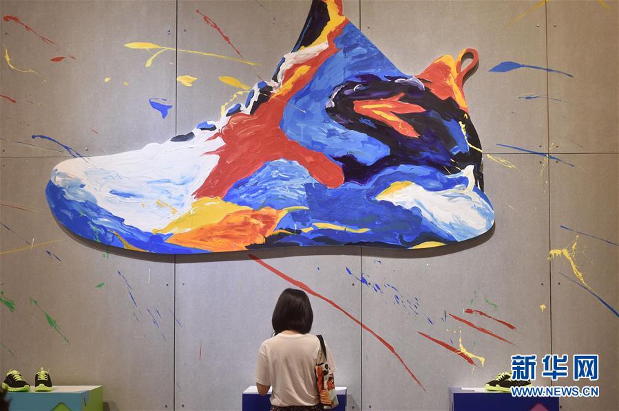 »ȫýͷ׳ܽʱףĸ￪40ꡤͼĻ2Ϊ ƴŻӮ顱ʾ¼