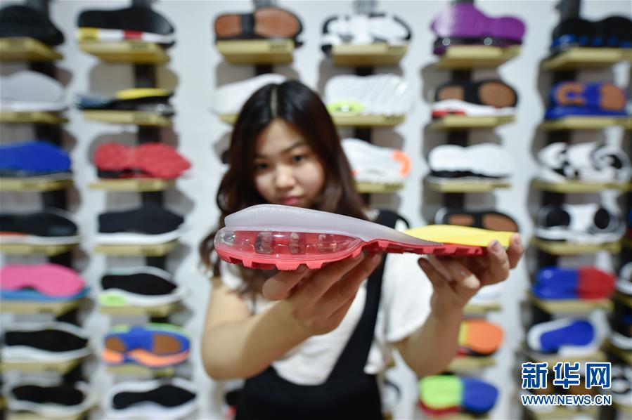 ׳ ܽʱףĸ￪40꣩4ϾͳЬĲҵչ