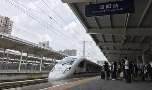 重联动车组疏散客流。