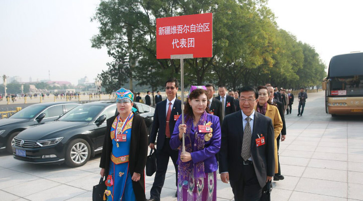 中国工会十七大开幕 少数民族代表盛装入场