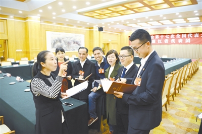 用劳动创造美好明天 工会十七大代表：“我们对中国经济充满信心”