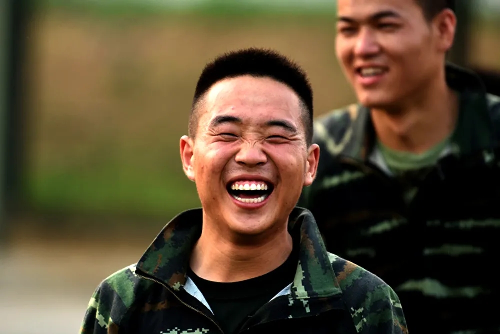 快看,这些青春的笑脸,多美!