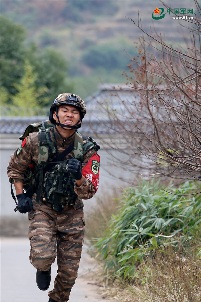武警特战官兵带来不一样的刺激战场