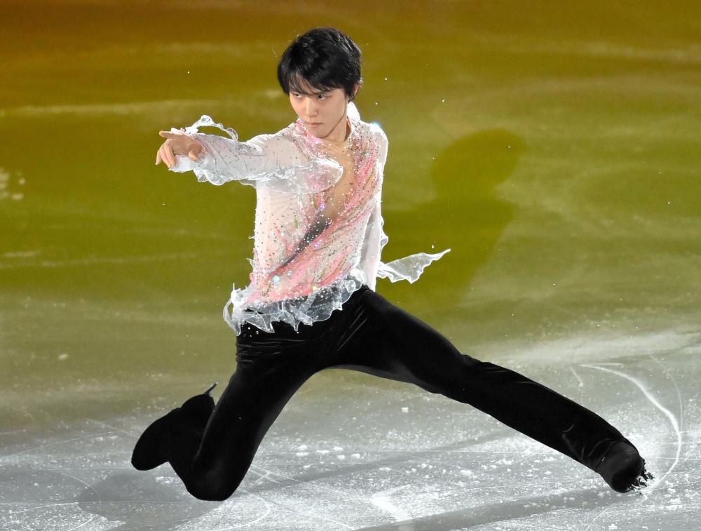 >央视网消息:2020年12月28日,日本,2020花样滑冰全日锦标赛表演滑举行