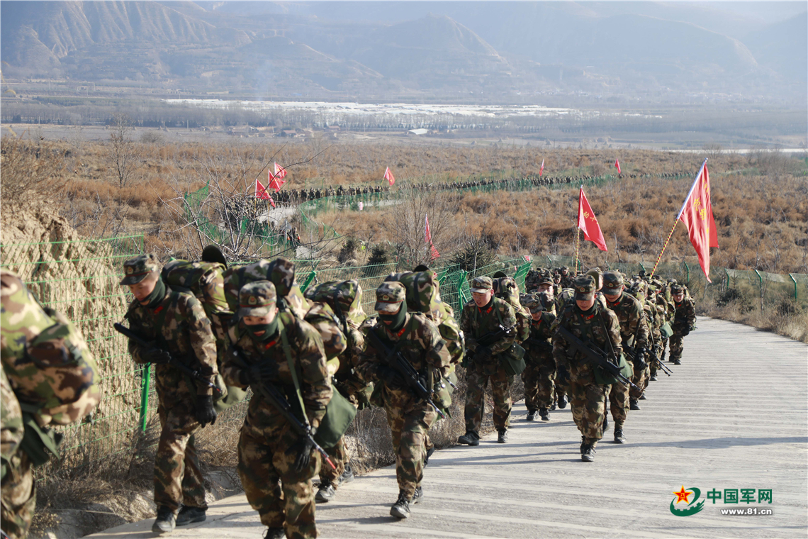 武警某支队冬季野营拉练这样展开