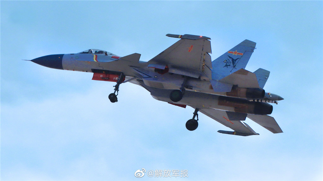 歼15舰载战斗机起飞