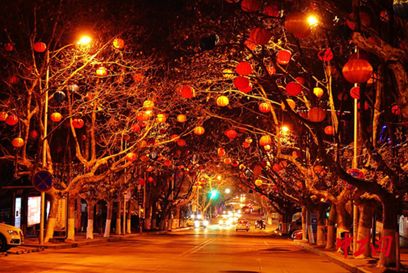 山东青岛张灯结彩红红火火迎新年