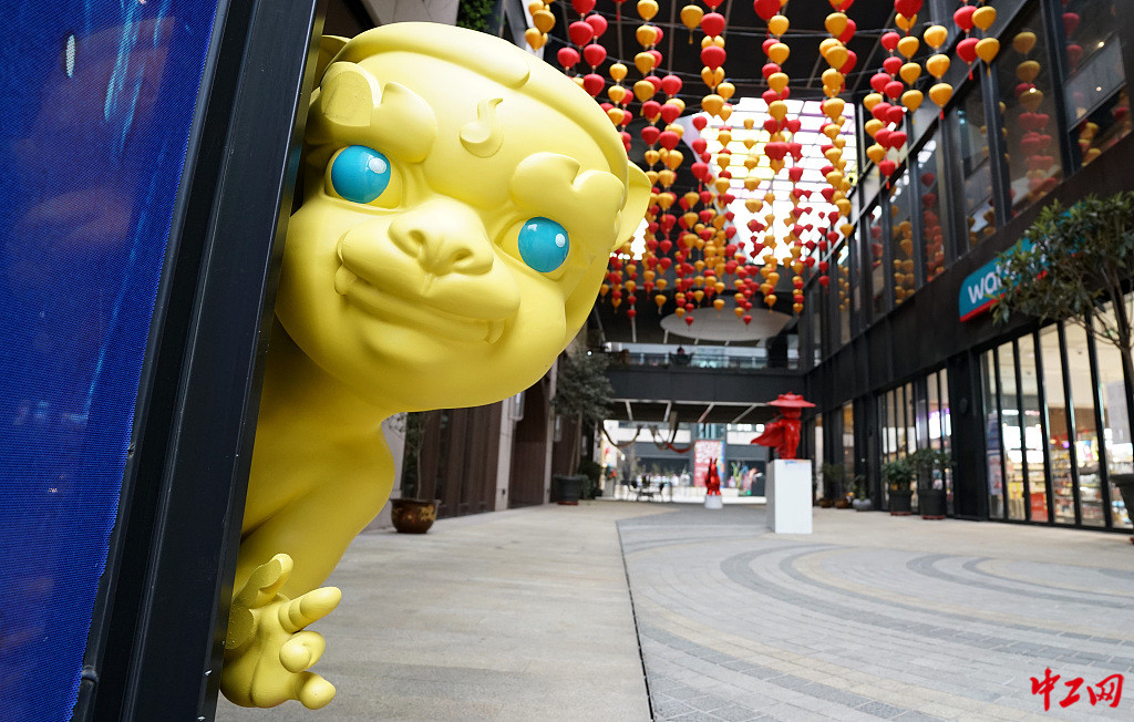 2021年1月22日,郑州龙湖里商业街区,新奇的"年兽节"正在进行,好可爱