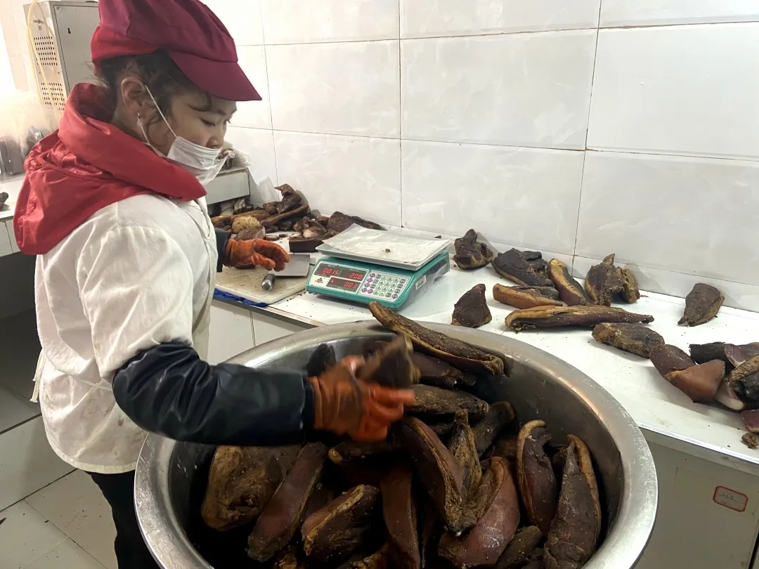 新春走基层：遵义腊味香飘入沪