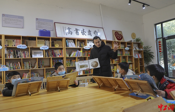文化 ></p></a> 正文  经过前期积累和筹备,2019年春节,第一家绘世图书馆在