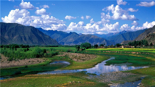 西藏多龙岗村村民“乡亲们暖了心窝窝”（新春走基层）