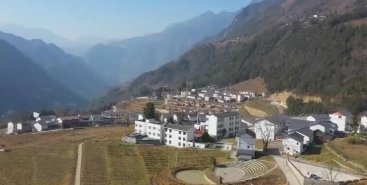 奋斗百年路 启航新征程·脱贫攻坚答卷：茶山村的美丽“蝶变”