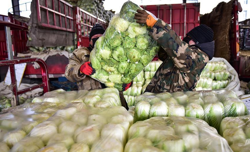 拎稳菜篮子 过个舒心年