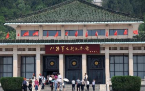 奋斗百年路 启航新征程：“不普通”的“普通”捐赠物