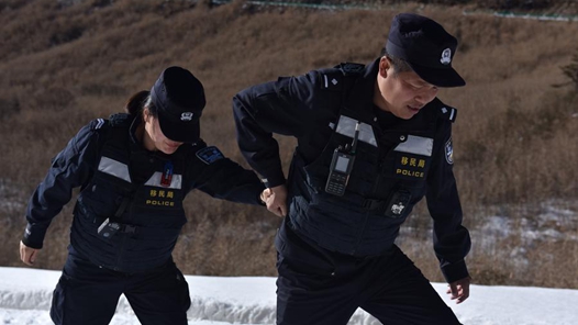 新春走基层|怒江大峡谷里的夫妻岗：18公里山路212道弯的守护者