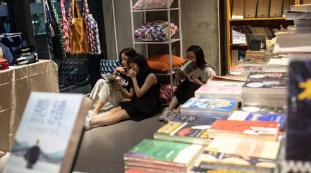 新春走基层:在读诗与读书中过年 牛年春节书卷气浓