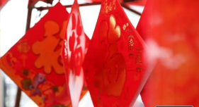 新春走基层：气氛组上线！全国多地商场迎来客流高峰 