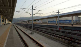 新春走基层：党徽在春运一线熠熠生辉