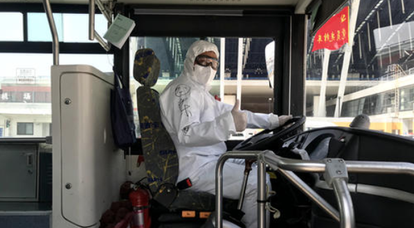 坚守岗位多奉献