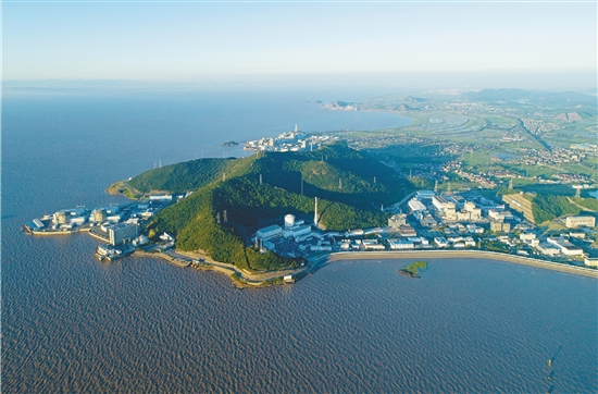 我国首个自行设计,建造和运营管理的核电站——秦山核电站就坐落哟怂