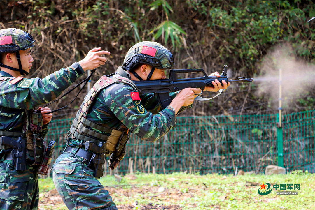 硬核枪技武警特战队员实弹射击练就神枪手