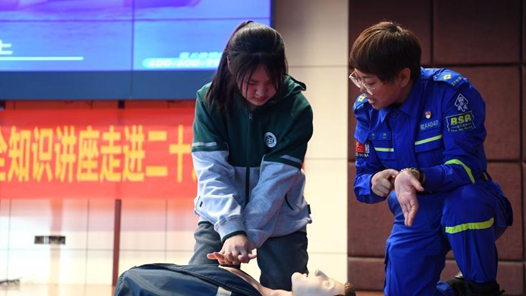 �Ϸʣ���ȫ������У԰ 