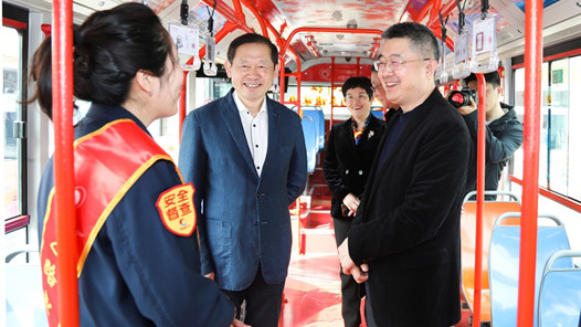 ɽ���ൺ���ܹ�����г��˿عɼ��Ų�ҵ���˶��齨�����