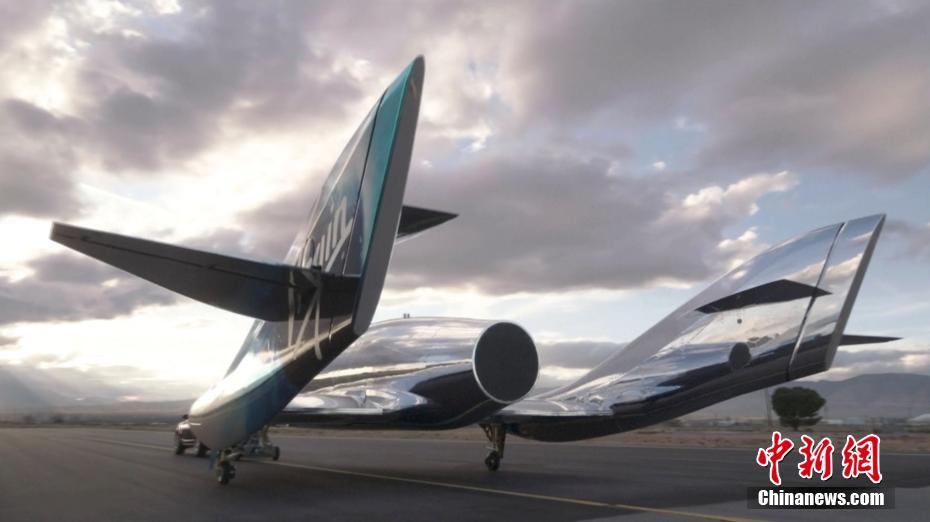 这是维珍银河公司spaceship iii系列型号的第一架太空飞船,其通体银色