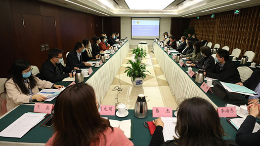 ����ҵ���·�չ��չ�ֲ�ҵ������Ϊ