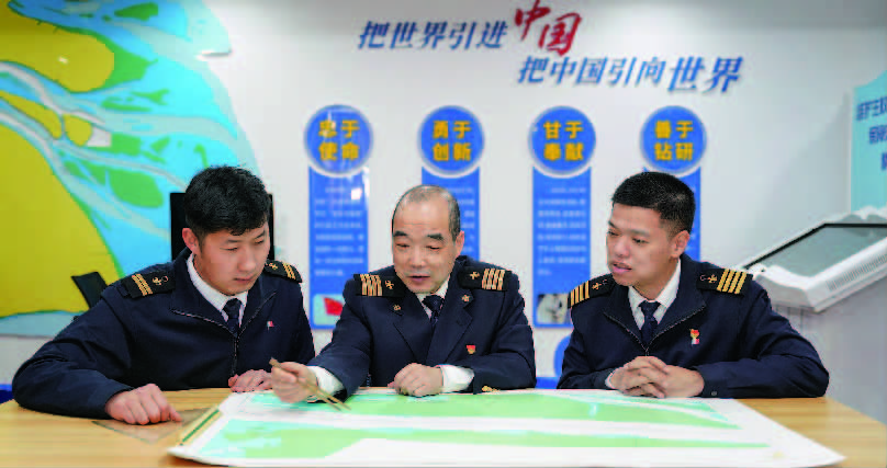 周弘文全力以赴做好水上国门第一人